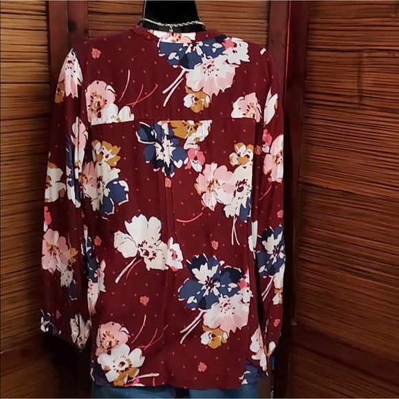 Old Navy Medium Women’s Floral blouse - Picture 3 of 6